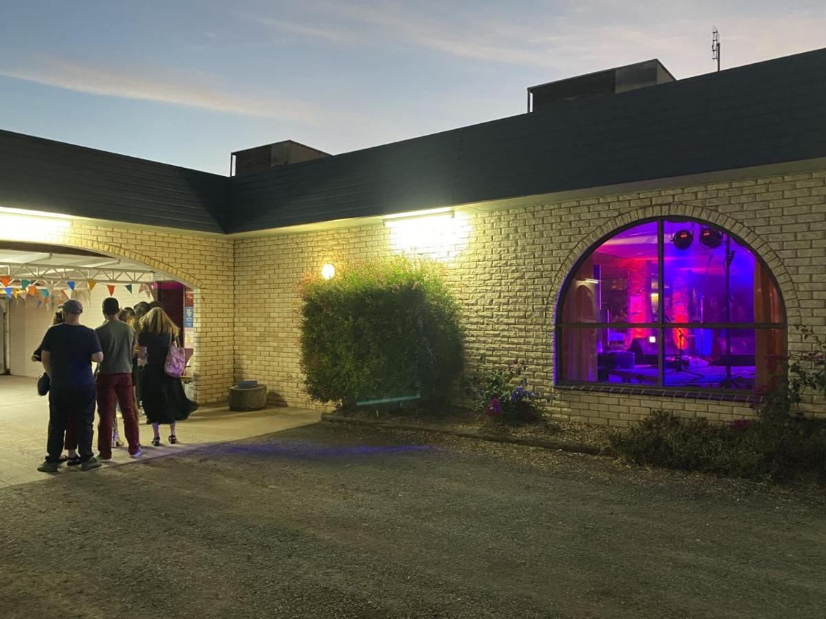 Charlton Motel Bagian luar foto