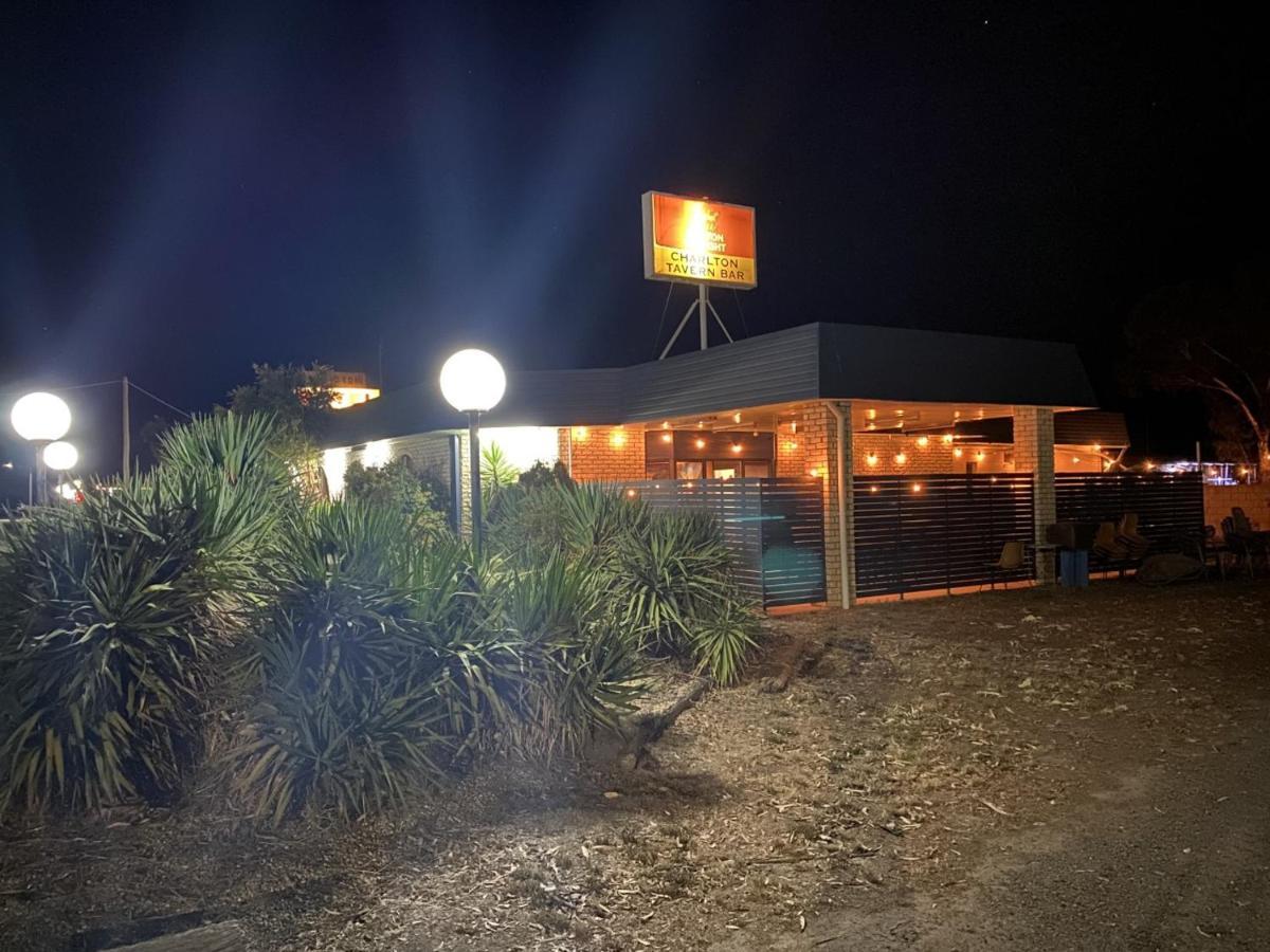 Charlton Motel Bagian luar foto