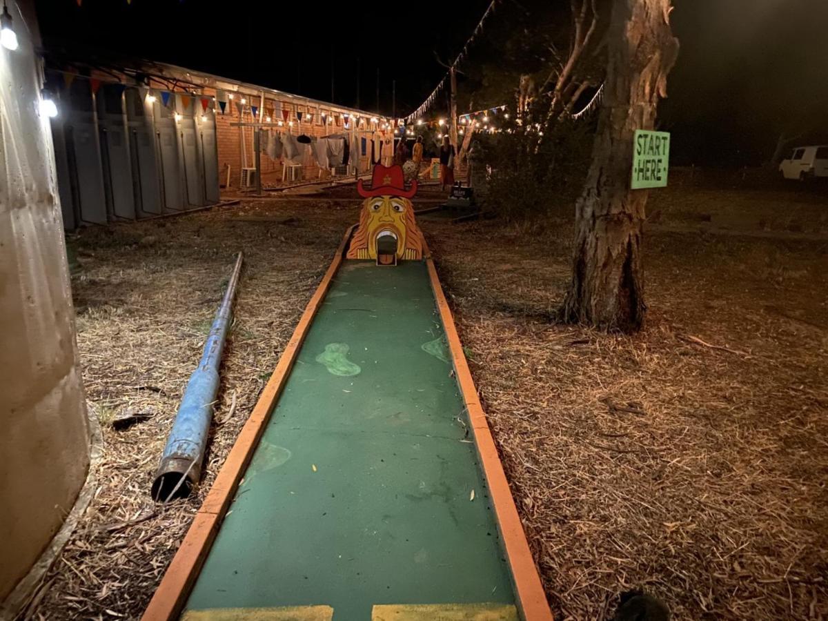 Charlton Motel Bagian luar foto