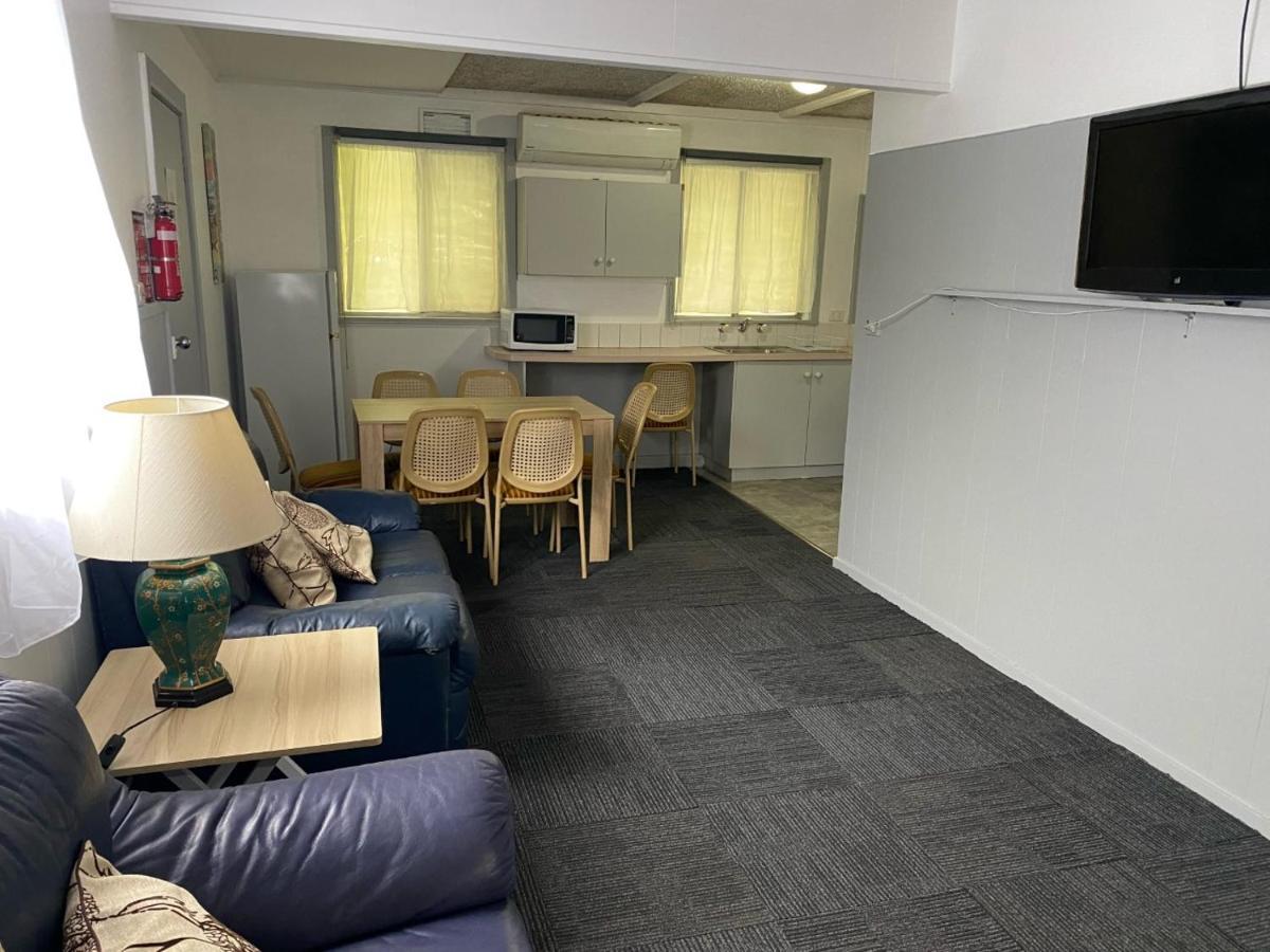 Charlton Motel Bagian luar foto