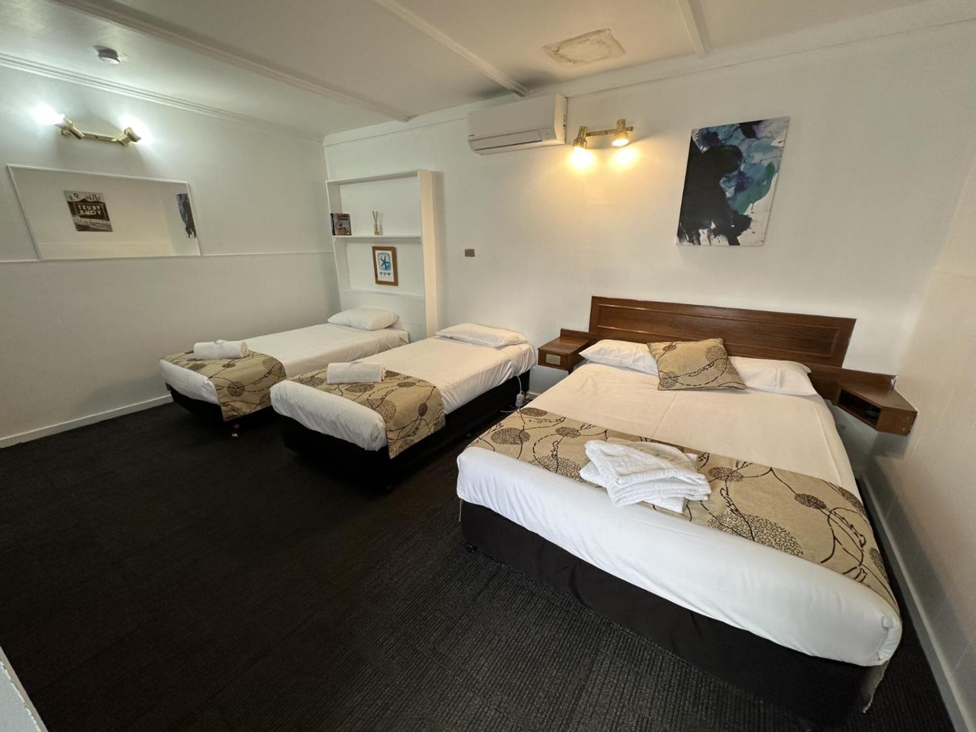Charlton Motel Bagian luar foto